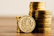 Pound climbs as UK service sector reports growth