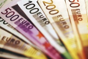 Euro value falls over international political uncertainty