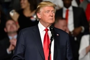 Stock market selloff as Trump tweets tariff threat to China
